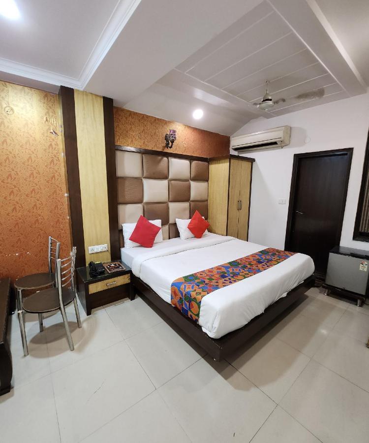 Capital O 6408 Hotel Delhi Heart New Delhi Eksteriør billede