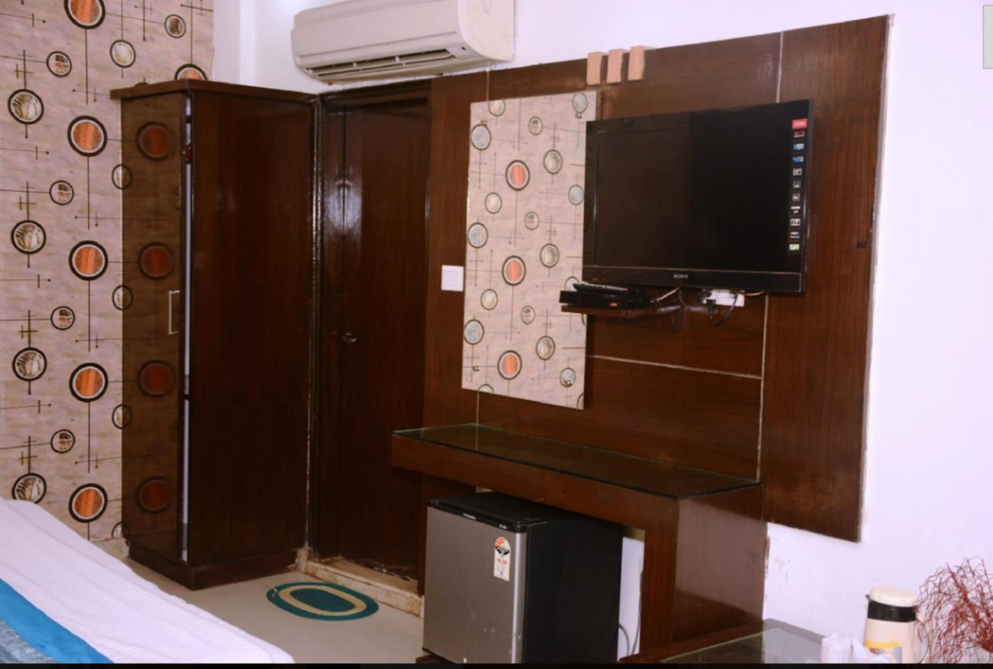 Capital O 6408 Hotel Delhi Heart New Delhi Eksteriør billede