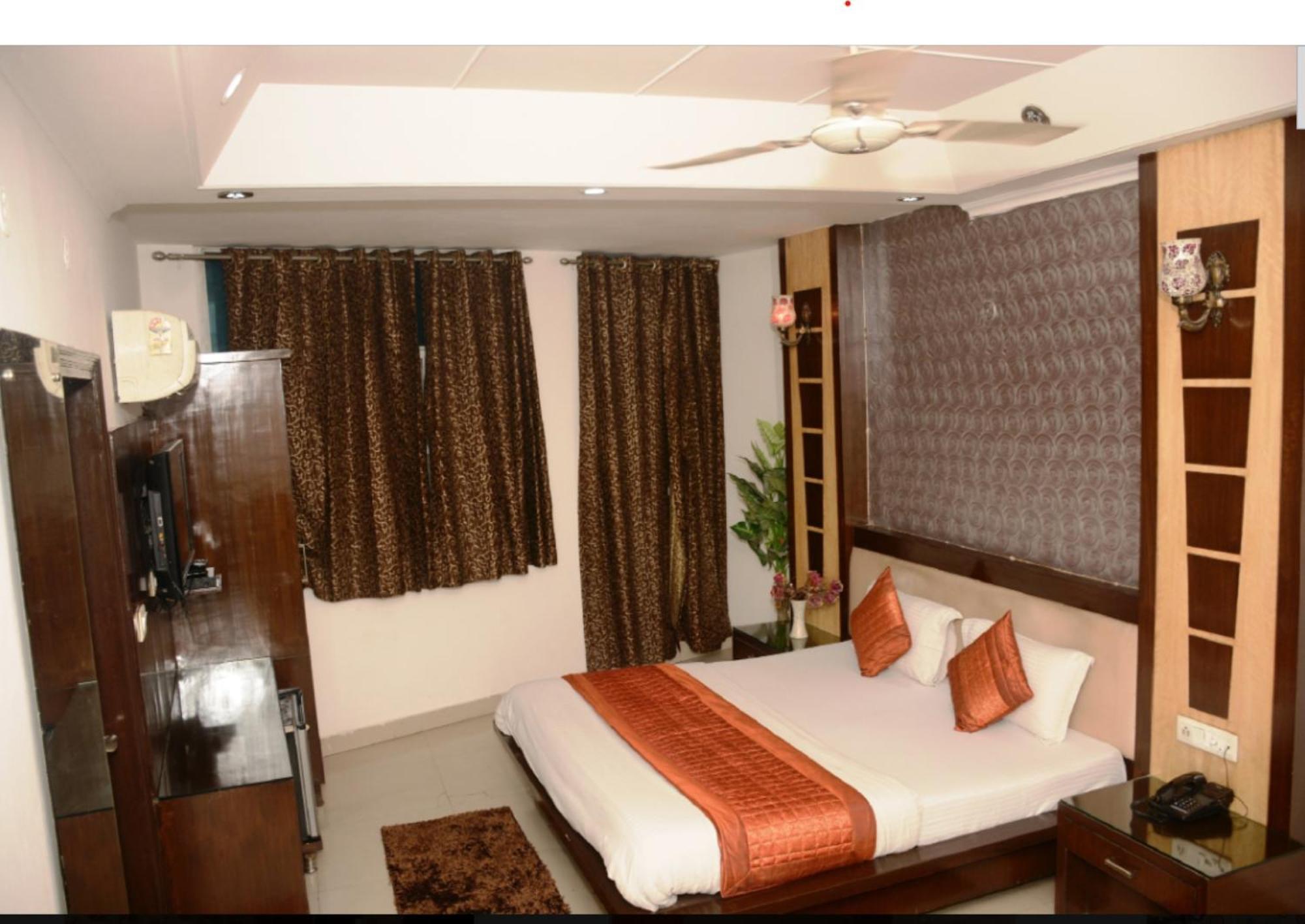 Capital O 6408 Hotel Delhi Heart New Delhi Eksteriør billede
